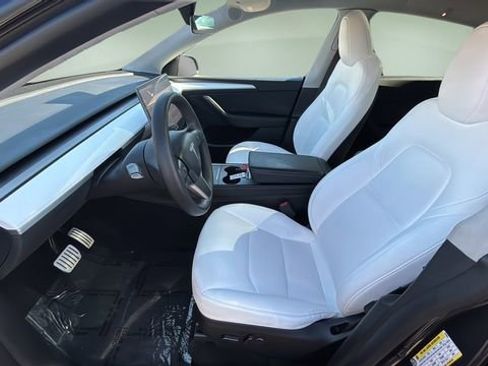 Used 2024 Tesla Model Y Performance image 18