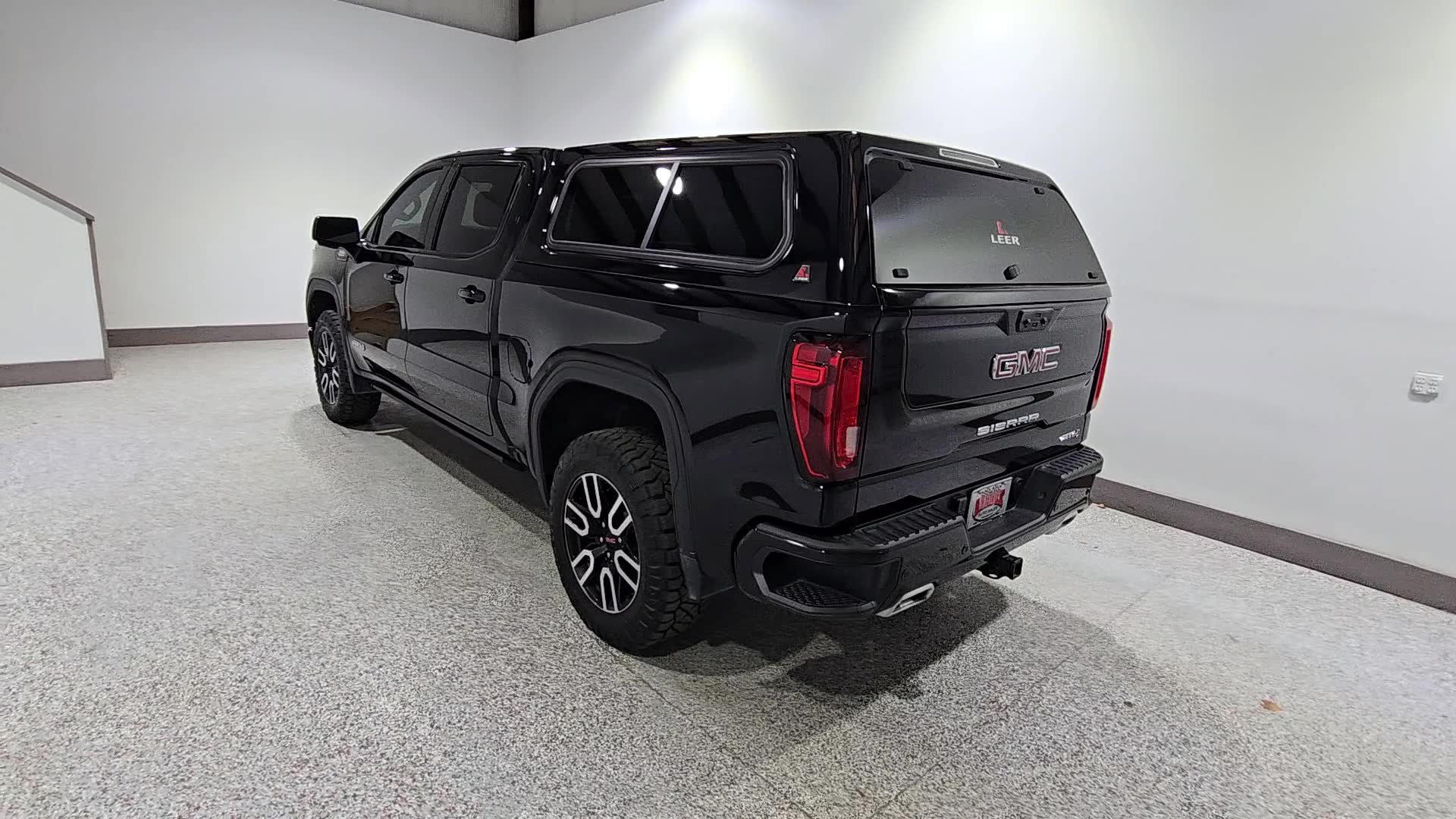 Used 2024 GMC Sierra 1500 AT4 w/ Technology Package AWD/4WD image 2