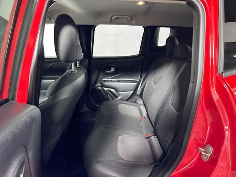 Used 2023 Jeep Renegade Latitude AWD/4WD image 20