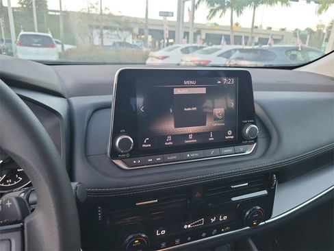 Certified 2022 Nissan Rogue SV image 21