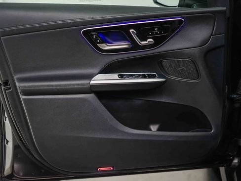 Used 2025 Mercedes-Benz GLC 300 4MATIC image 23