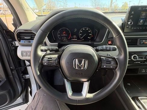 Used 2024 Honda Pilot Touring image 13