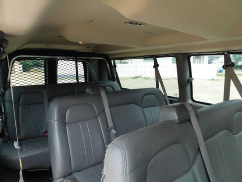 Used 2021 Chevrolet Express 3500 LS RWD image 10