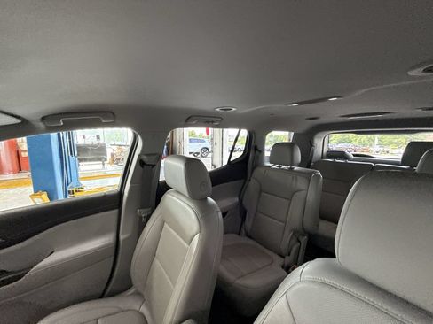 Certified 2022 GMC Acadia SLT FWD image 10