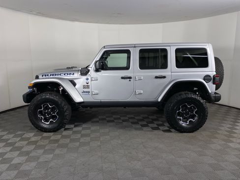 Used 2022 Jeep Wrangler Unlimited Rubicon 4xe w/ Dual Top Group AWD/4WD image 11