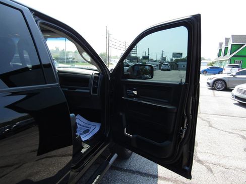 Used 2017 RAM 1500 ST AWD/4WD image 26