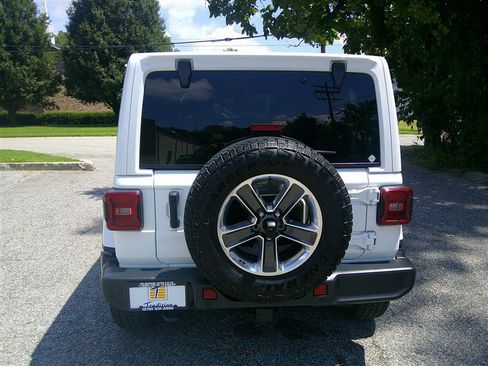 Used 2024 Jeep Wrangler Unlimited Sahara w/ Technology Group AWD/4WD image 4