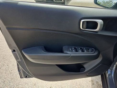 Certified 2025 Hyundai Venue SEL image 15