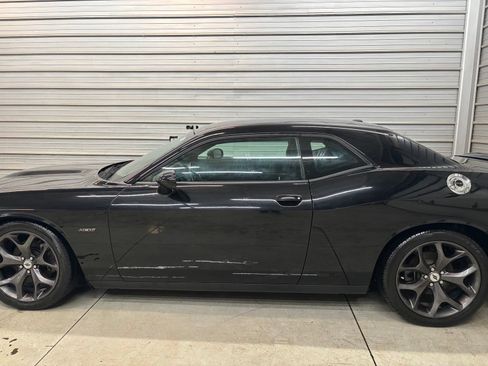 Used 2019 Dodge Challenger R/T RWD image 9