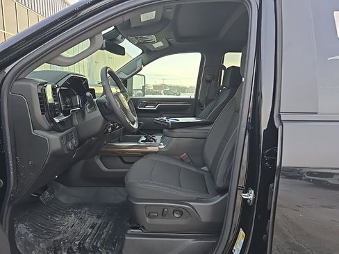 Used 2025 Chevrolet Silverado 2500 LT image 8