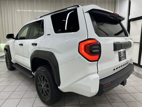 Used 2025 Toyota 4Runner SR5 AWD/4WD image 9