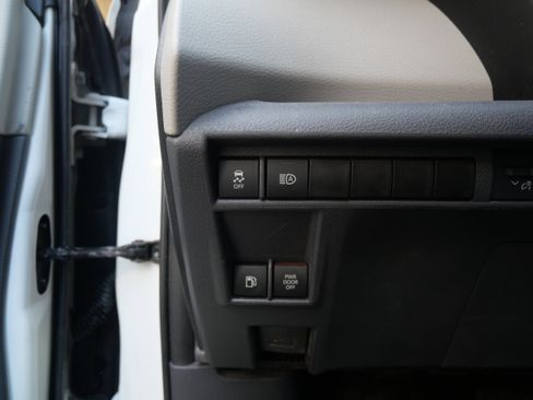 Used 2021 Toyota Sienna XLE image 11