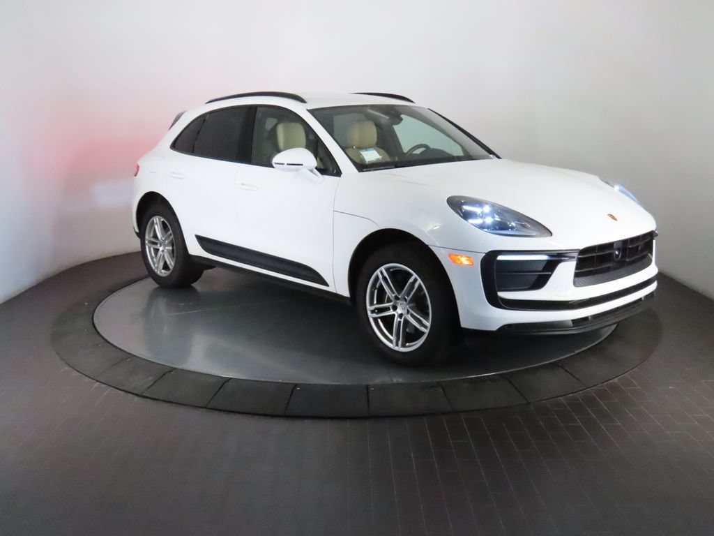 Certified 2026 Porsche Macan AWD/4WD image 9