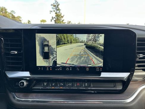 Used 2024 GMC Sierra 3500 SLT w/ SLT Premium Package image 21