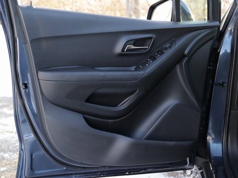 Used 2019 Chevrolet Trax LT w/ LT Convenience Package image 21