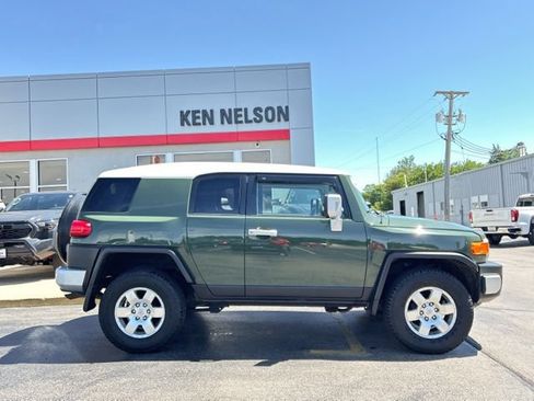 Used 2010 Toyota FJ Cruiser 4WD image 12