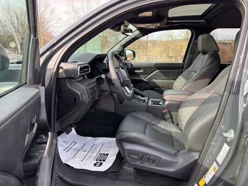 Used 2025 Toyota Tacoma TRD Off-Road image 13