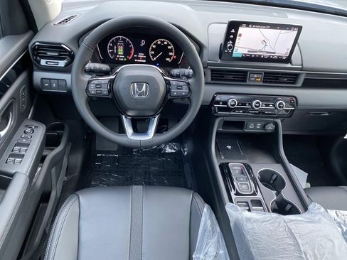 New 2025 Honda Pilot Touring image 11
