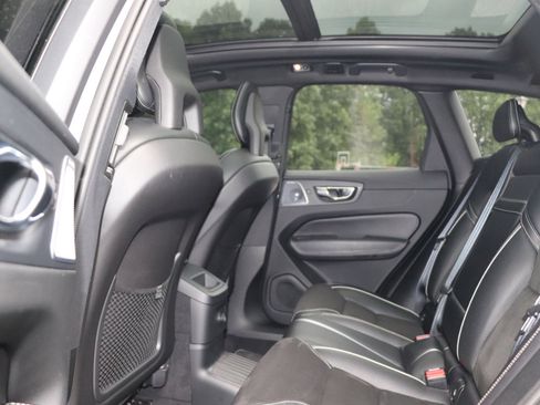 Used 2018 Volvo XC60 T8 R-Design w/ Convenience Package image 15