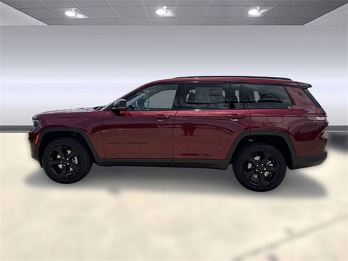 New 2025 Jeep Grand Cherokee L Altitude image 2