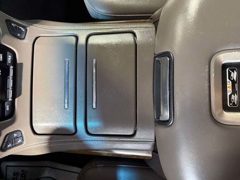 Used 2019 GMC Yukon Denali w/ Open Road Package AWD/4WD image 17