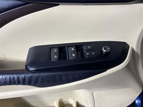 Used 2014 Toyota Highlander XLE image 16