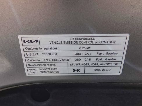 Used 2025 Kia Seltos EX FWD image 23