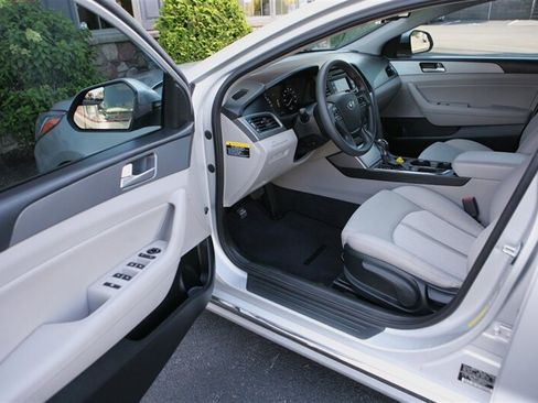 Used 2016 Hyundai Sonata SE FWD image 9