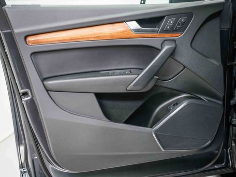 Used 2023 Audi Q5 2.0T Premium w/ Convenience Package image 19