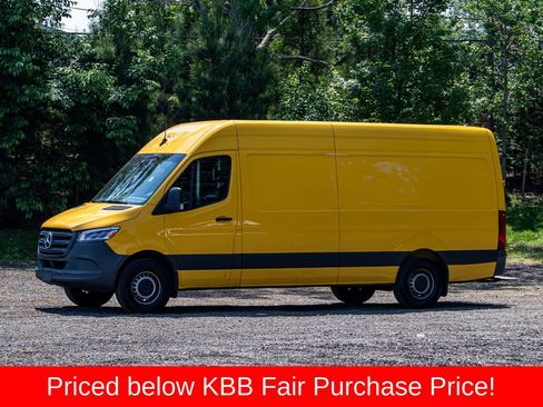 Used 2021 Mercedes-Benz Sprinter 2500 image 3