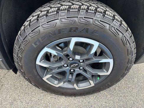 Used 2025 Chevrolet Equinox ACTIV w/ Safety and Technology Package FWD image 9