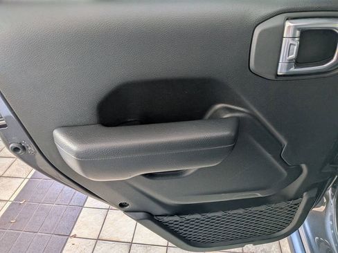 Used 2025 Jeep Wrangler Unlimited Rubicon w/ Convenience Group image 20