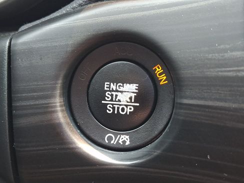 Used 2021 Jeep Grand Cherokee Laredo AWD/4WD image 22