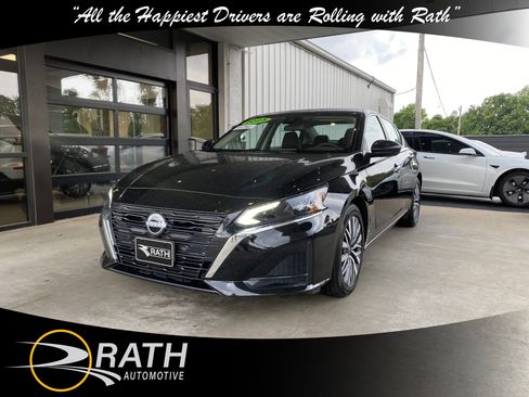 Used 2025 Nissan Altima 2.5 SV FWD image 4