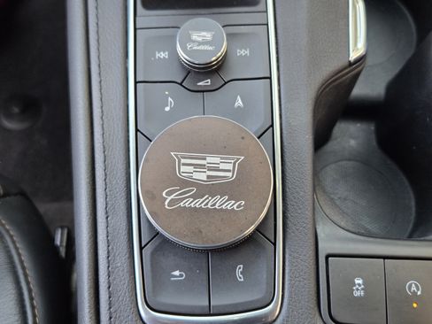 Used 2022 Cadillac XT4 Sport w/ Comfort Package FWD image 19