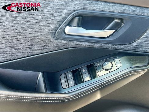 Used 2023 Nissan Rogue SV image 22