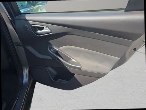 Used 2012 Ford Focus SEL image 16
