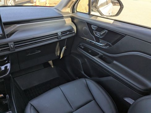 New 2026 Lincoln Corsair Reserve image 19