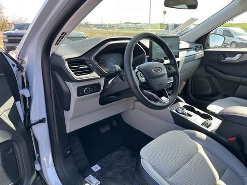 New 2025 Ford Escape SE image 12