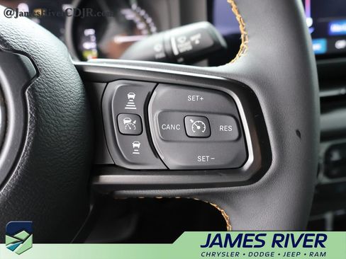 Used 2024 Jeep Wrangler Unlimited AWD/4WD image 27