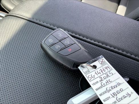 Used 2025 GMC Sierra 1500 SLT image 15