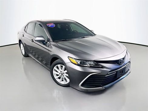 Used 2023 Toyota Camry LE image 2