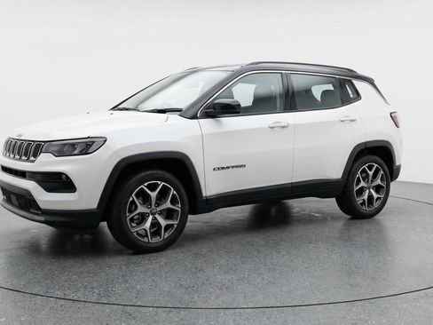 Used 2025 Jeep Compass Limited AWD/4WD image 3
