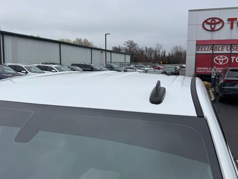 Used 2020 Chevrolet Silverado 1500 Custom w/ Custom Value Package image 8