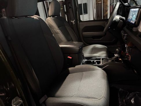 Used 2024 Jeep Wrangler Willys image 19