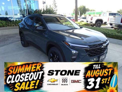 New 2026 Chevrolet Trax LT w/ Sunroof Package FWD image 1