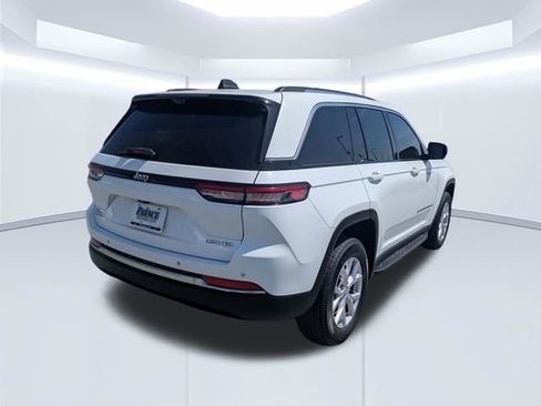 Used 2022 Jeep Grand Cherokee Limited w/ Luxury Tech Group II RWD image 4