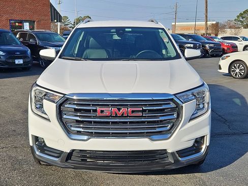Used 2024 GMC Terrain SLT image 2