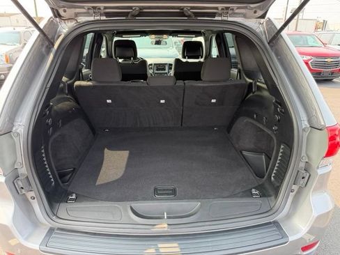 Used 2019 Jeep Grand Cherokee Laredo AWD/4WD image 7