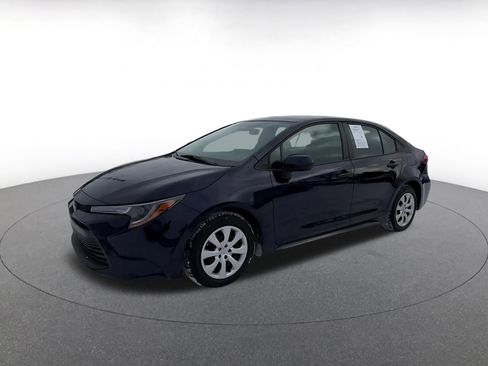 Used 2025 Toyota Corolla LE image 8